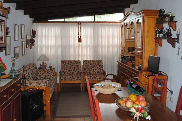 Maison chaleureuse à La Sabinita avec vue sur la montagne in Arico Viejo, Arico