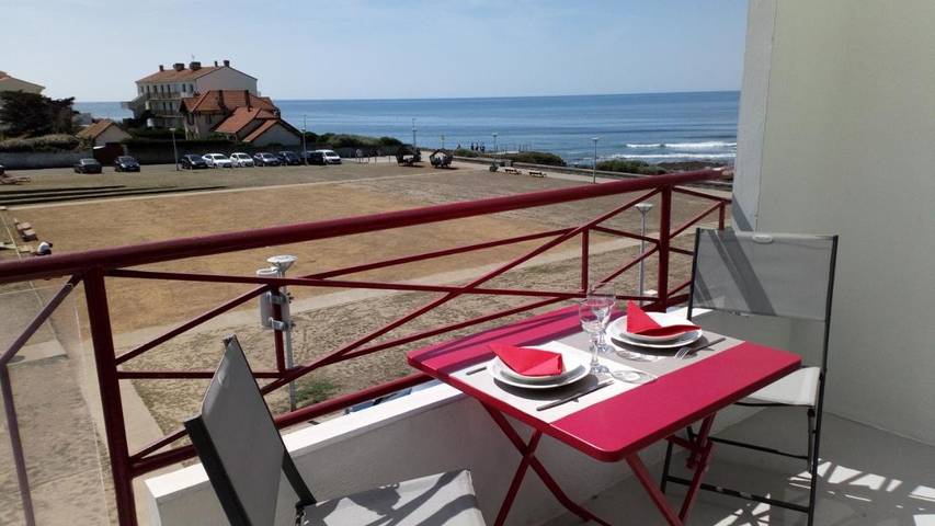 Gîte pour 7 personnes, avec vue et terrasse dans Office De Tourisme De Saint Hilaire De Riez