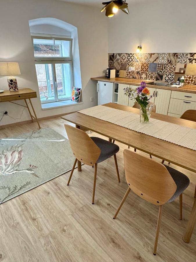 Gîte pour 5 personnes, avec vue et jardin à Tábor