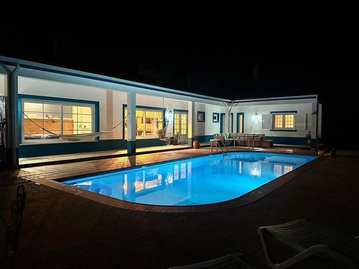 Chalet para 15 personas, con Jacuzzi y Terraza además de Jardín y Piscina en Alentejo