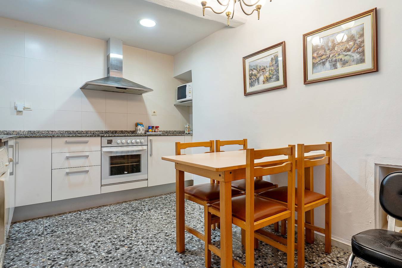 Apartamento entero, Casco antiguo de riudoms, pueblo natal de gaudí in Riudoms, Costa Dorada
