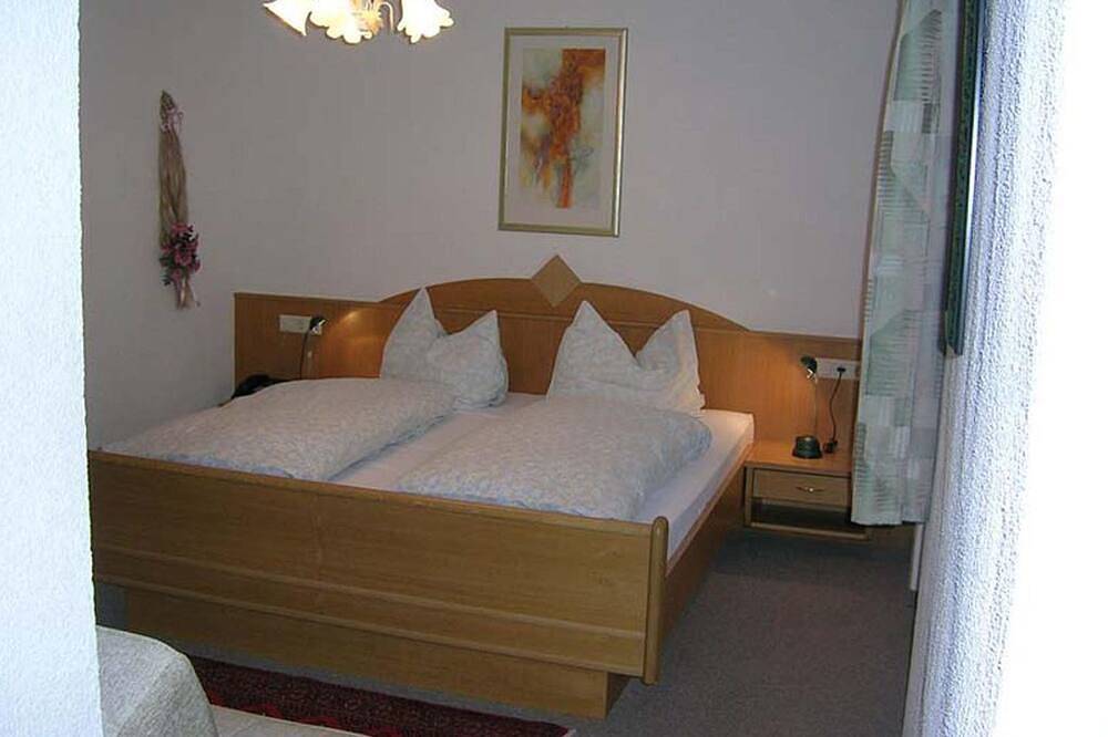 Gästehaus \"Pension Nockspitz\" - Typ C Doppelzimmer mit Bad, Wc, Balkon in Stubaier Alpen, Mutters