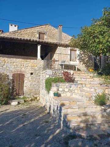 Maison de vacances pour 2 personnes, avec piscine et jardin en Ardèche