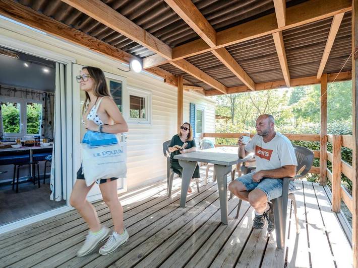 Location de vacances pour 4 personnes, avec Terrasse ainsi que Jardin et Piscine à Laudun-l'Ardoise - 2