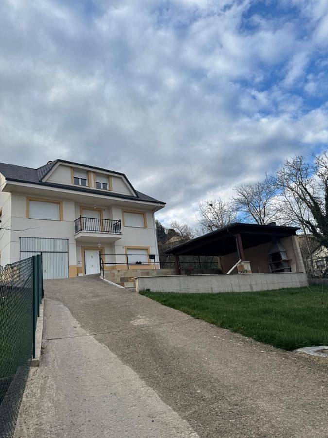 Casa de vacaciones para 8 personas, con vistas y jardín, Se admiten mascotas en El Bierzo - 4