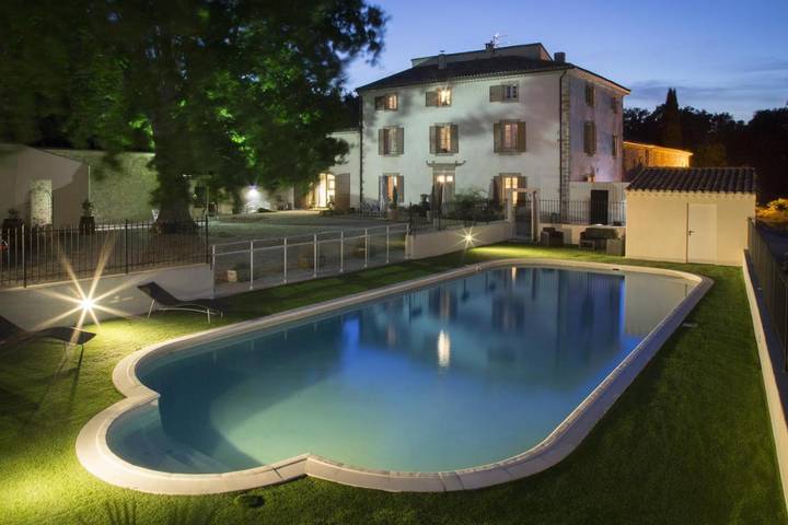 Maison d’hôte pour 6 personnes, avec Terrasse et Jardin ainsi que Piscine et Vue