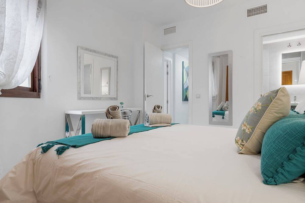 Entire apartment, 2 Bed Apartment in Benahavis in Val de Guadalmina, Benahavís