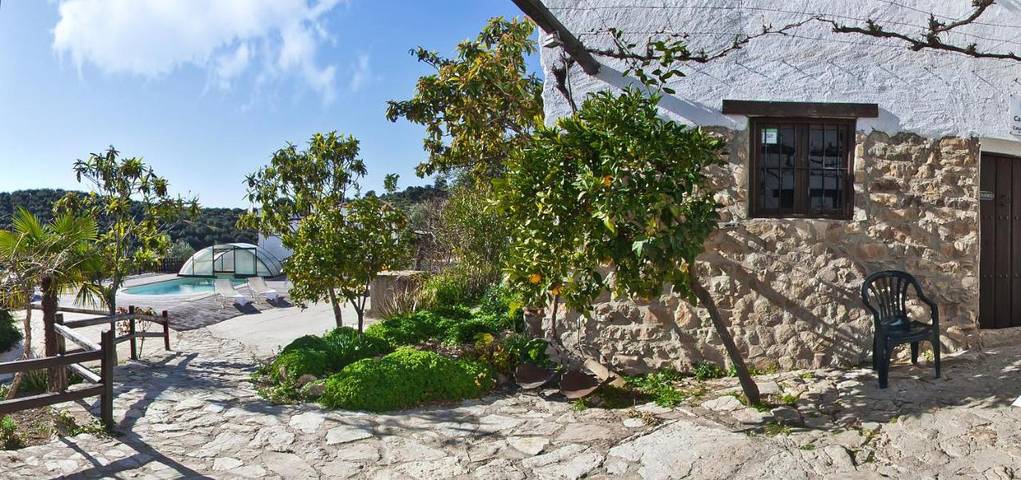 Casa rural para 21 personas, con jardín además de piscina y terraza, Se admiten mascotas en Montefrío - 2