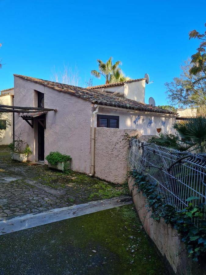 Location de vacances pour 6 personnes, avec jardin ainsi que piscine et vue dans Port de Taverna - 2