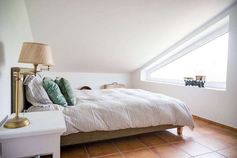 Hill with fabulous views Dam with swimming pool in Montargil, Distrito de Portalegre