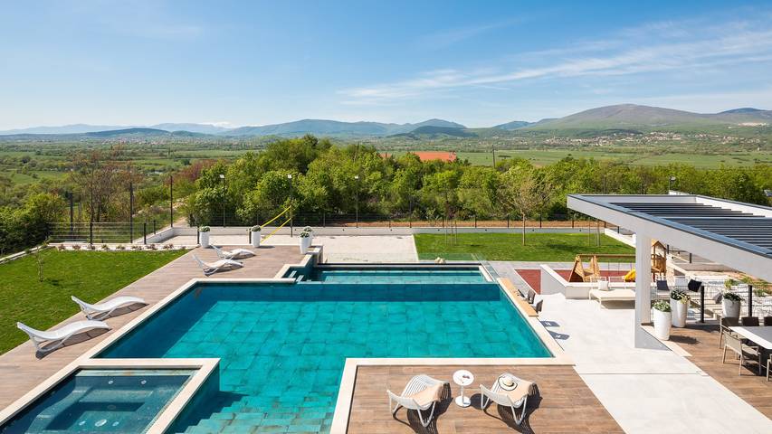Luxusvilla Arya – 77 m2 großer beheizter Pool, Whirlpool, Sauna in Bajagić, Dalmatinisches Zagora