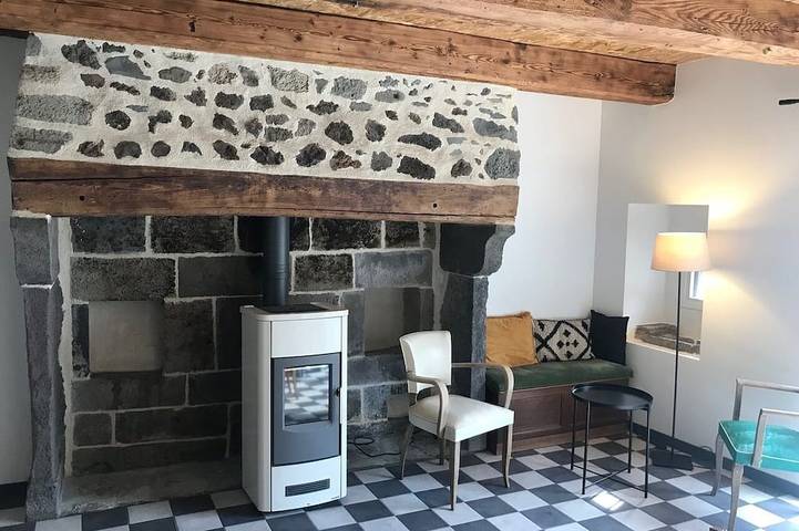 Location de vacances pour 6 personnes, avec jardin à Saint-Bonnet-près-Orcival