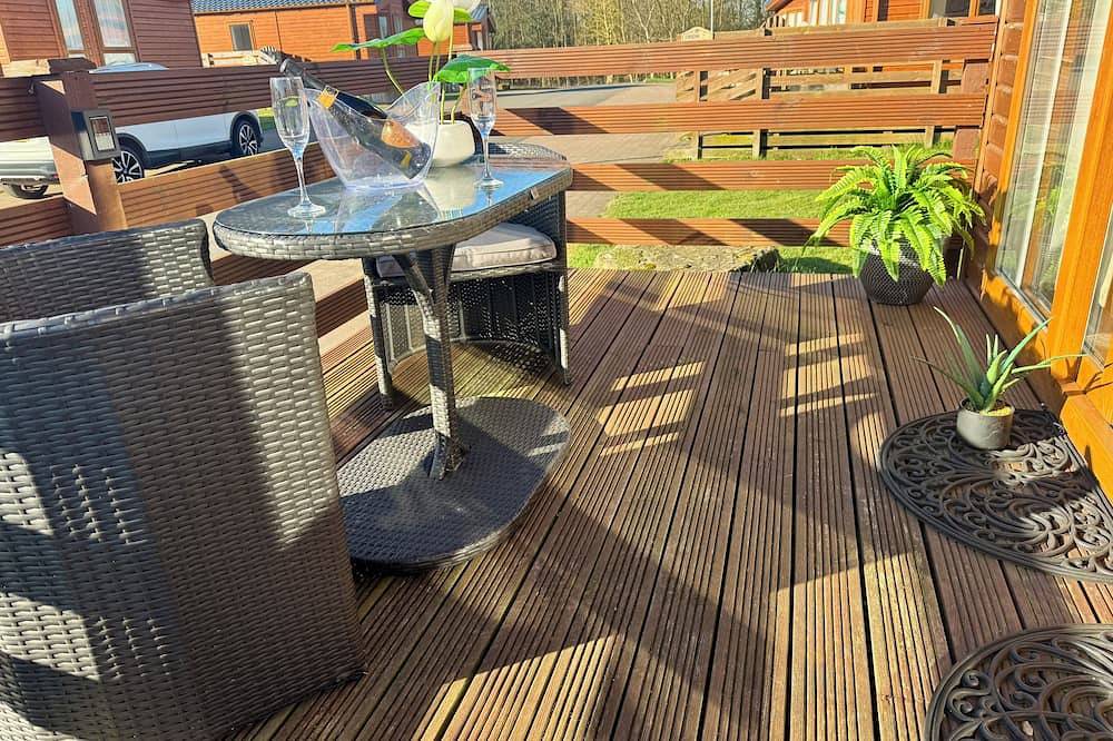 Patricia's Lodge, luxury lodge with private hot tub, Felmoor Park in Morpeth, Northumberland