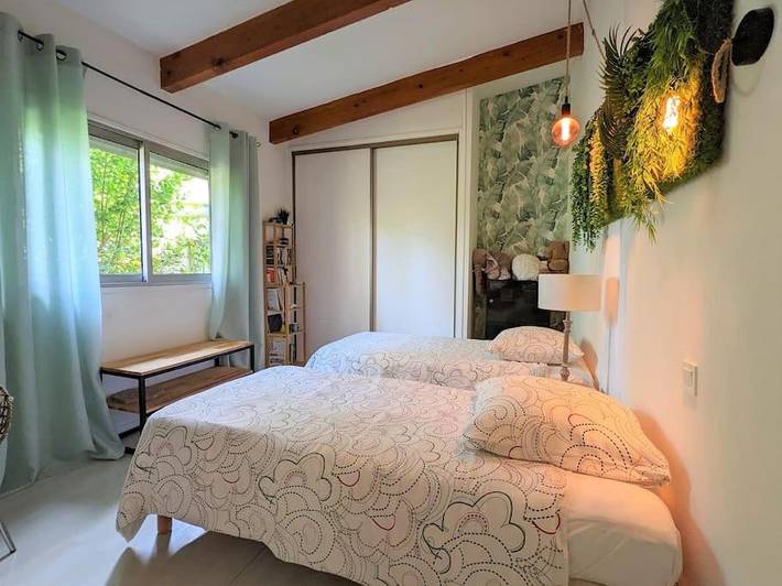 Location de vacances pour 4 personnes, avec terrasse et jardin ainsi que vue et piscine à Assas (Hérault) - 4