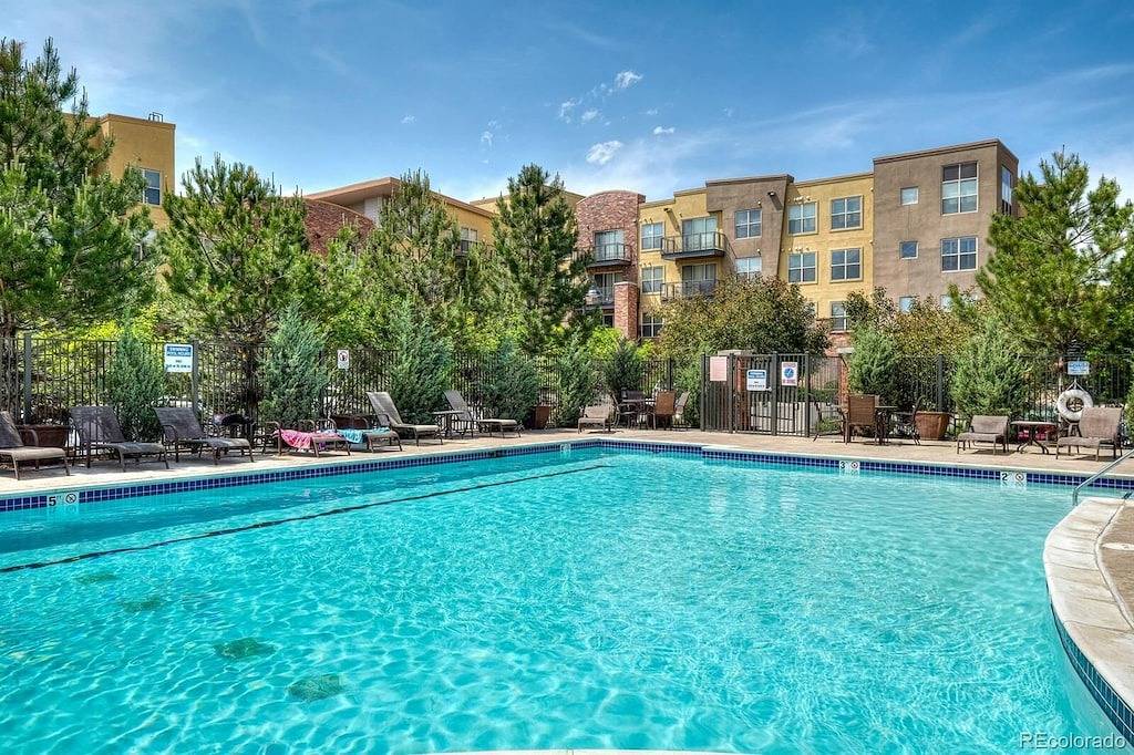 Ganze Wohnung, Luxus-Eigentumswohnung im Herzen der Dtc & Walking Distance zu Dry Creek Ligh Rail in Centennial, Arapahoe County