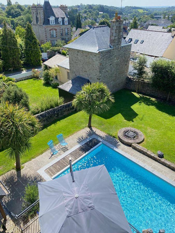Chambre d’hôte pour 2 personnes, avec Jacuzzi et Terrasse ainsi que Jardin et Piscine à Yvignac-la-Tour