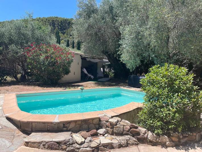 Location de vacances pour 6 personnes, avec jardin ainsi que jacuzzi et piscine à Solliès-Pont - 3