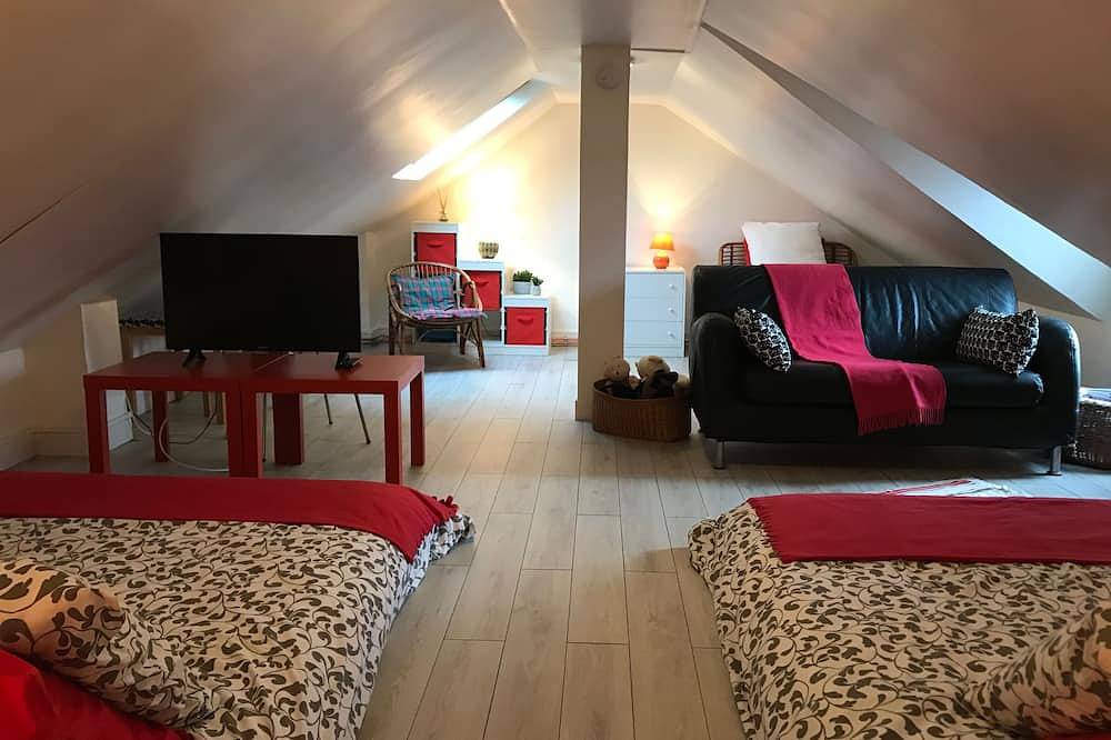 Marne encantadora casa frente al mar con jardín entre París y Disneyland in Bry-sur-Marne, Valle del Marne