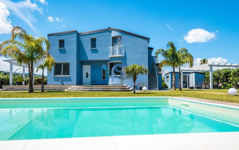 Villa per 10 persone, con Terrazza e Giardino nonché Piscina e Panorama a Lascari
