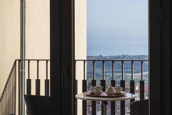 Apartamento de vacaciones para 6 personas, con balcón/terraza y vistas al mar - 1