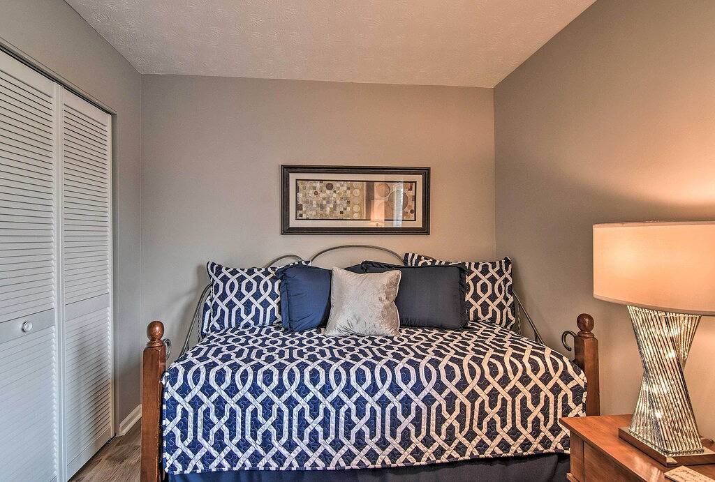 Ganze Wohnung, Neu-aktualisierte Wohnung, zu Fuß in die Innenstadt von Hendersonville in Hendersonville, Henderson County (NC)