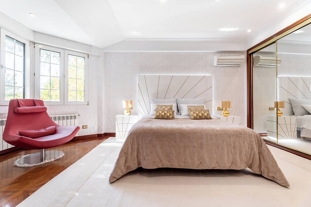 5-Suite Madrid Luxury Villa with Oasis, Pool, Spa, Gym, Club and 24/7 Concierge in Las Rozas de Madrid, Madrid Province