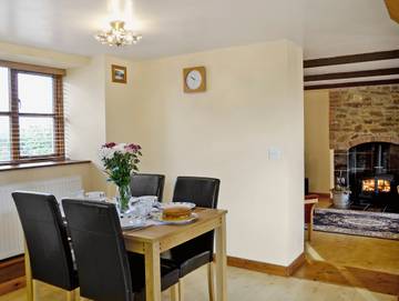 Vacation Rental for 4 Guests in Devon, South West England, Picture 2