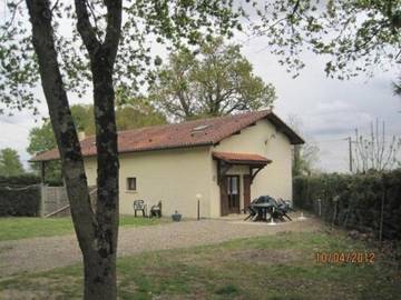 Gîte pour 6 personnes, avec terrasse et jardin, animaux acceptés à Eugénie-les-Bains