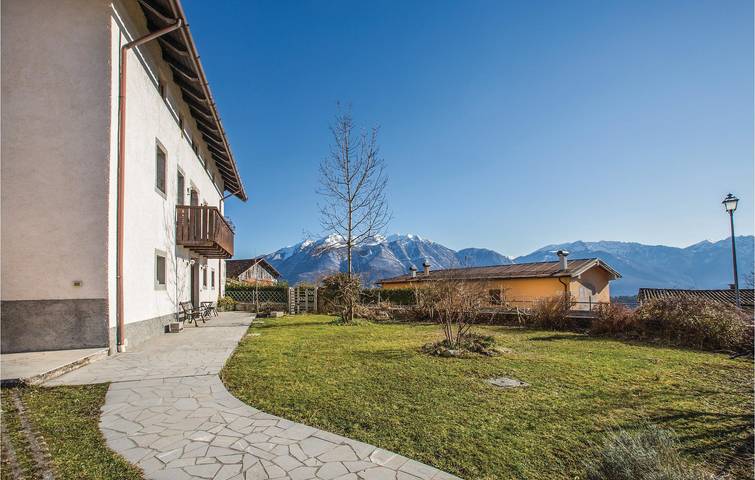 Apartamento vacacional entero, Acogedor apartamento con Wi-Fi, aparcamiento y vistas al río in Lauco, Carnic Prealps