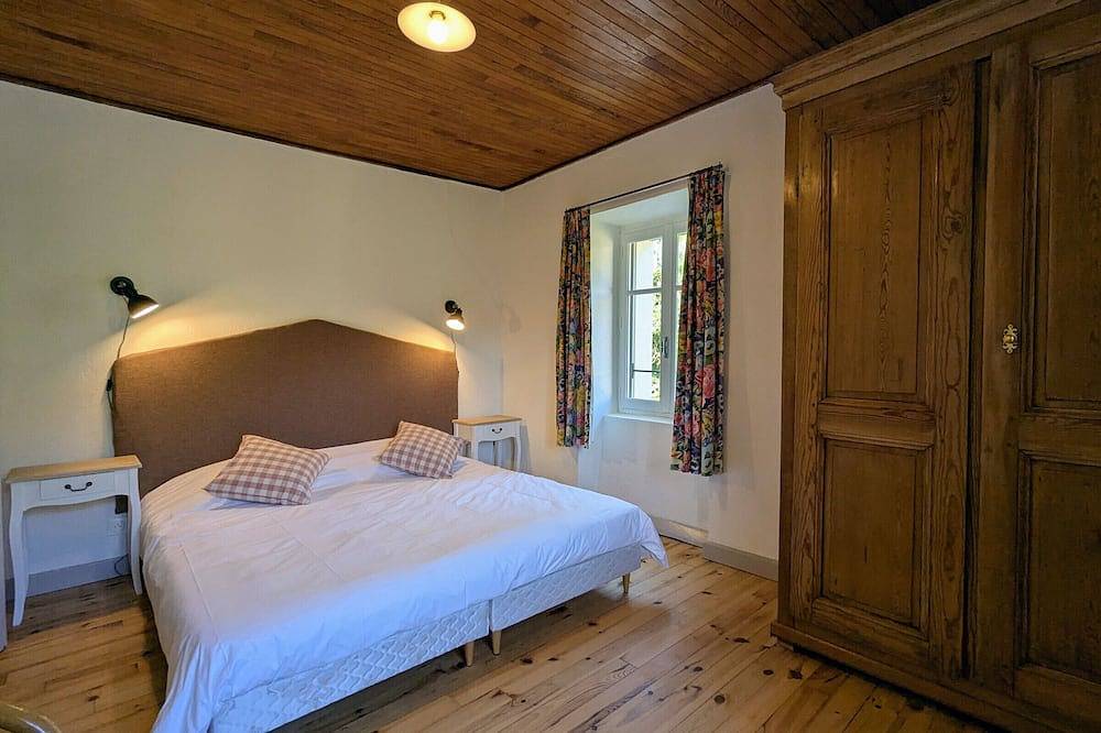 Gîte de caractère rénové, jusqu'à 10 pers., jardin privé, Haute-Loire in Saint-Arcons-de-Barges, Haute-Loire