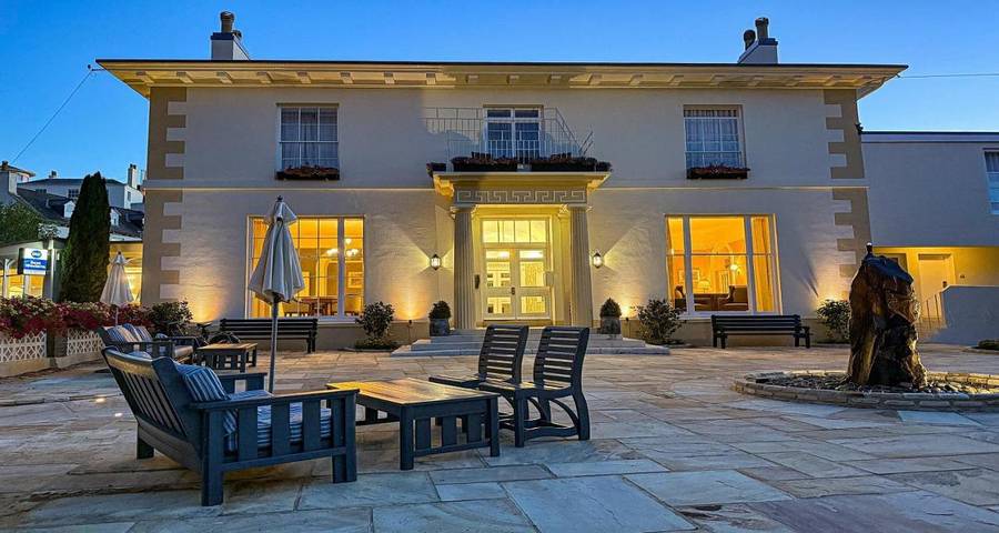 Hotel voor 2 personen, with sauna and zwembad as well as whirlpool and tuin in Guernsey