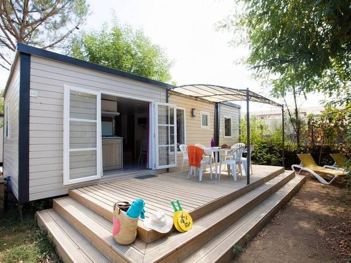 Mobil home pour 8 personnes, avec piscine à Joyeuse