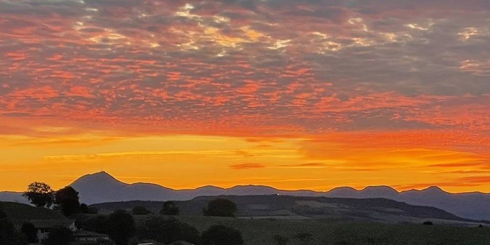 Location de vacances pour 4 personnes, avec piscine et jardin ainsi que jacuzzi et terrasse dans Parc Naturel Régional Livradois-Forez - 3