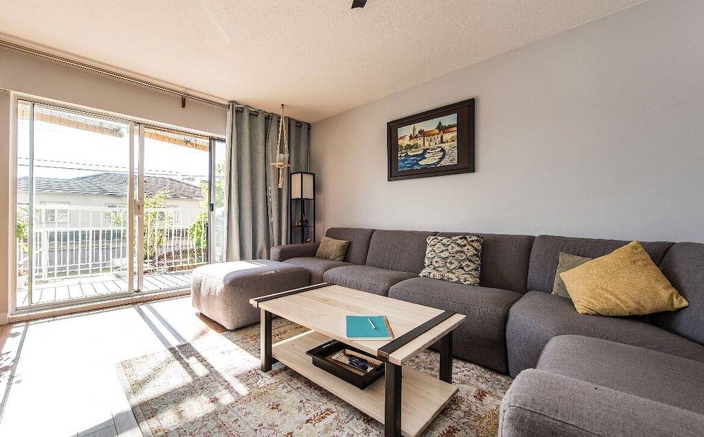 Ganze Wohnung, Cheery bright condo with garden space in lively neighborhood in Vancouver, British-Columbia