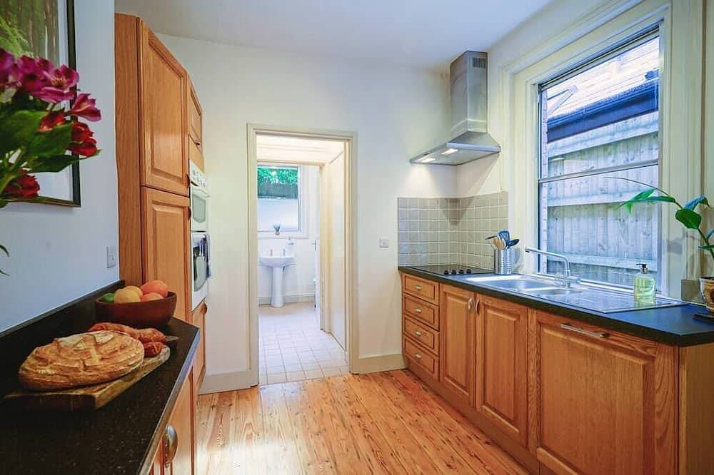 Entire apartment, Escape to Boscobel: Enjoy a Cosy 1 Bed Apartment with Free Parking in Winchester, South Downs