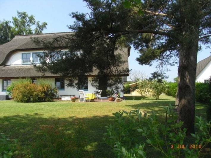 Ferienwohnung für 3 Personen, mit Terrasse und Garten sowie Sauna und Seeblick