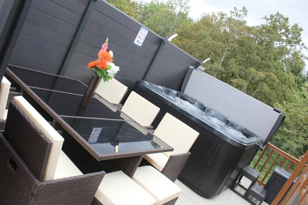 Moonlight Ridge -2 bedroom lodge with hot tub in Northumberland