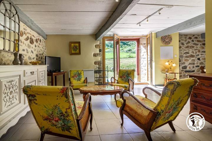 Gîte pour 5 personnes, avec jardin à Ouzous - 3