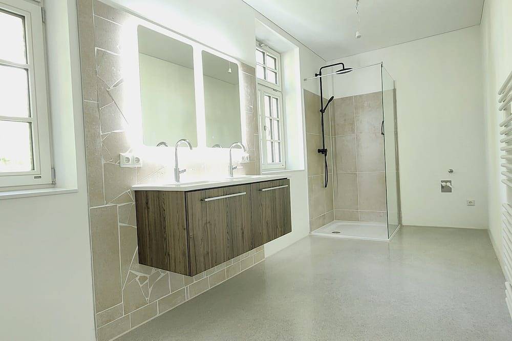 Ganze Wohnung, Apartment in Villa, Skyview, Lift, Luxus -Beletage in Bad Hall, Steyr-Land