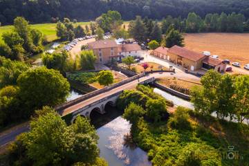 Gîte pour 32 personnes, avec terrasse et jardin à Marnay