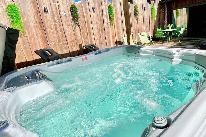 Gîte pour 2 personnes, avec jacuzzi ainsi que sauna et jardin à Ennevelin