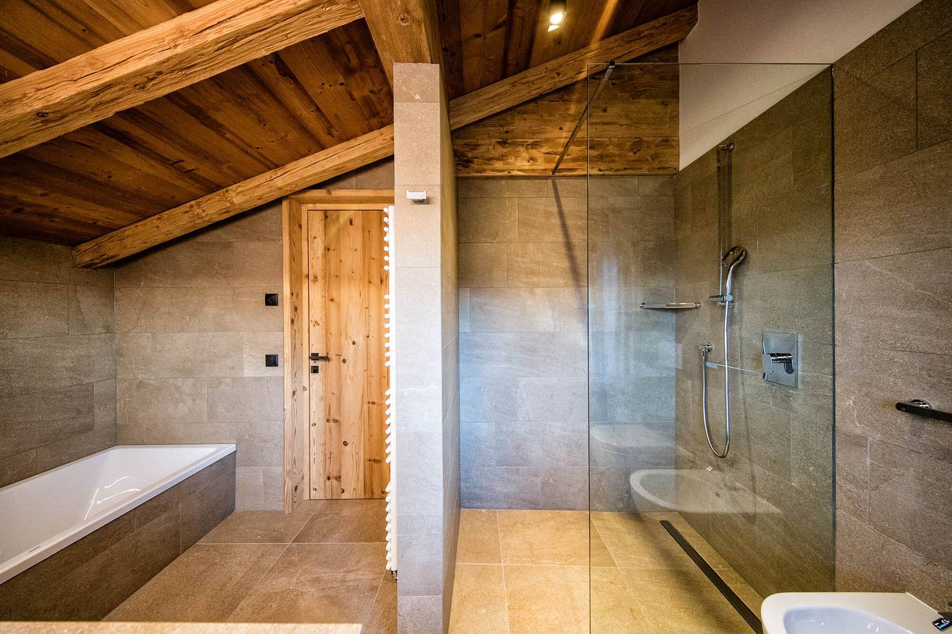 Ganze Wohnung, Ferienwohnung 'Aparment Deluxe 8' mit Bergblick, privater Terrasse und Wlan in Völs am Schlern, Dolomiti Superski