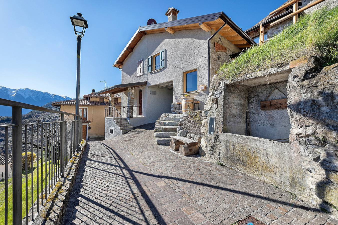 Chalet 'Al Volt' con Vista Montagna, Terrazza Privata e Giardino Privato in Voiandes, Tremosine