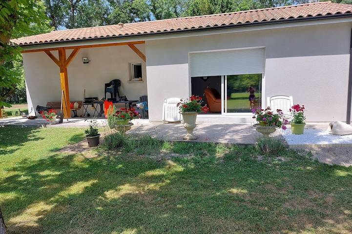 Location de vacances pour 4 personnes, avec Terrasse et Jardin à Civrac-en-Médoc