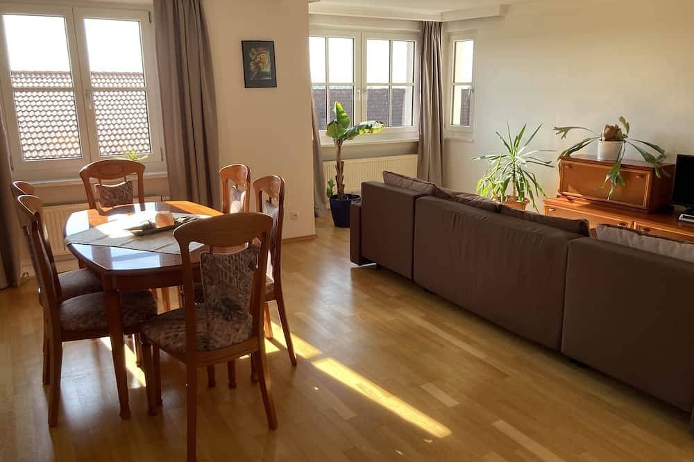 Ganze Wohnung, Renoviertes Feriendomizil (110 m2) mit Badewanne und kostenfreiem Wlan in Hemau, Ostbayern