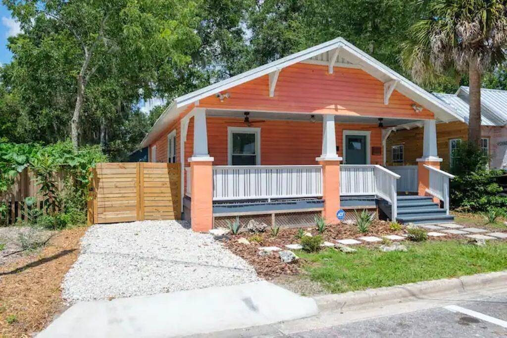 Cheerful 2-Bdrm/2.5 Bathroom Home Near Dwtn & Uf in Gainesville, Alachua County