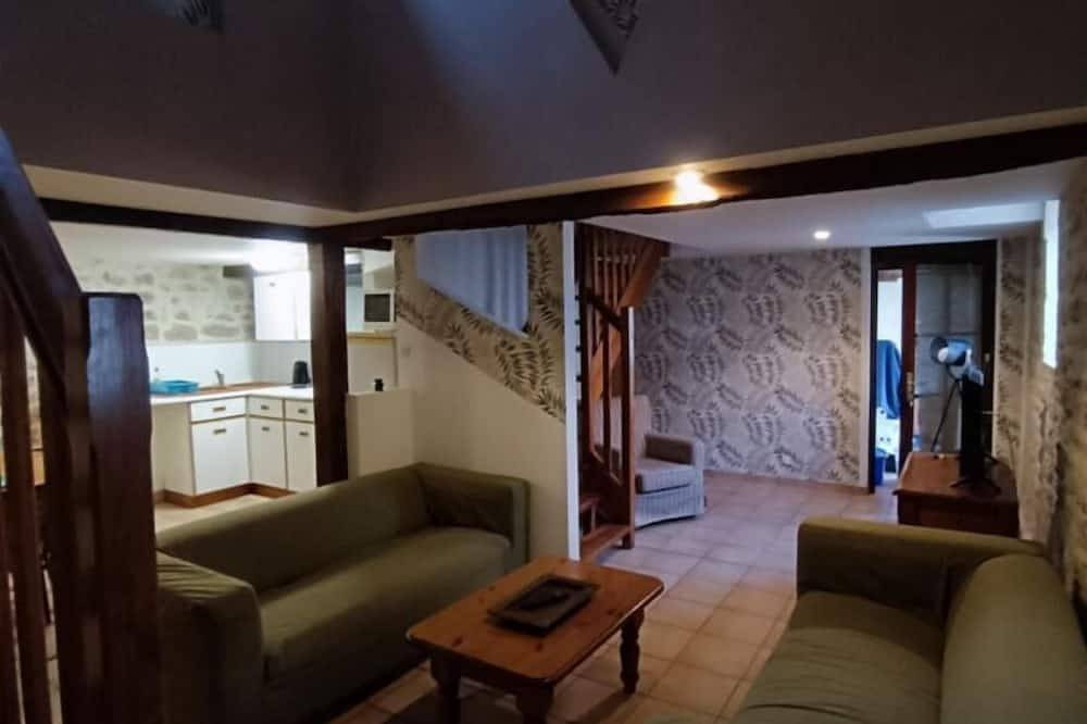 Entire apartment, House 8 sleeps 6 3 bedrooms (including mezzanine) in Ternant (Charente-Maritime), Saint-Jean-d'Angély region