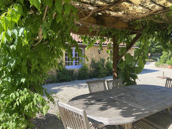 Gîte pour 6 personnes, avec piscine, adapté aux familles à Le Buisson-de-Cadouin
