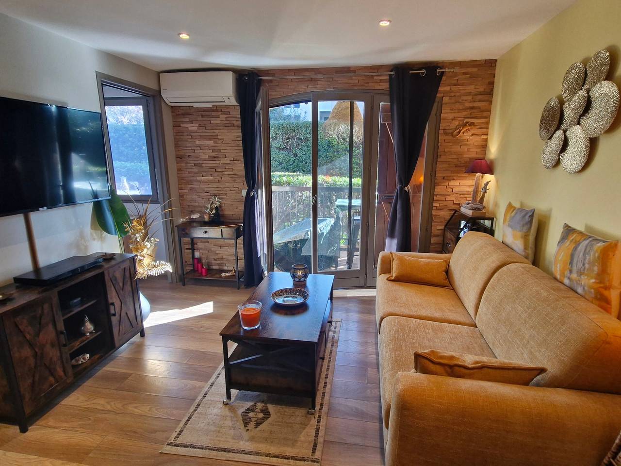 Ganze Wohnung, 2-Zimmer-Wohnung mit Klimaanlage, Terrasse und Parkplatz in Ste Maxime in Sainte-Maxime, Draguignan Region