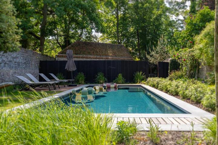 Chambre d’hôte pour 2 personnes, avec piscine et sauna ainsi que jardin et jacuzzi à Bruges